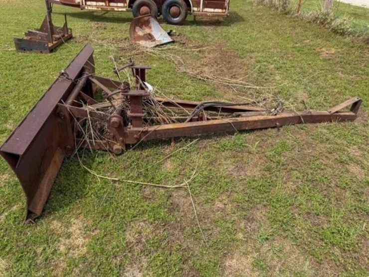 7-1/2’-porky-dozer-blade-attachment-image-1