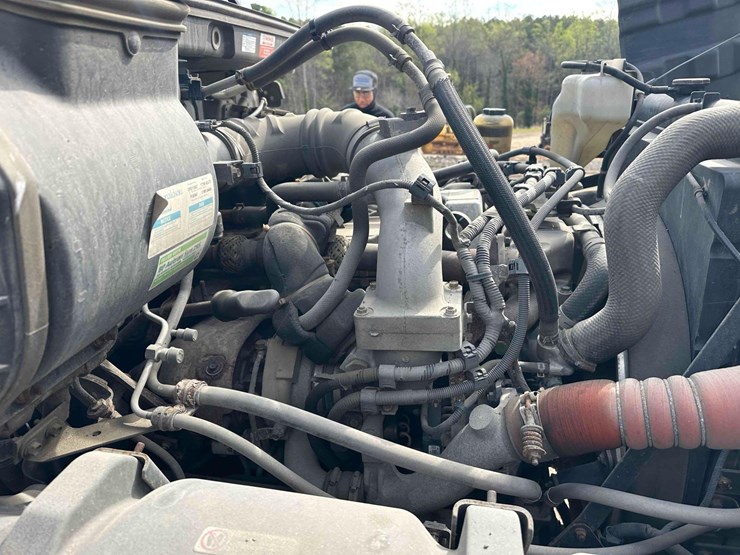 2019-hino-268-image-29