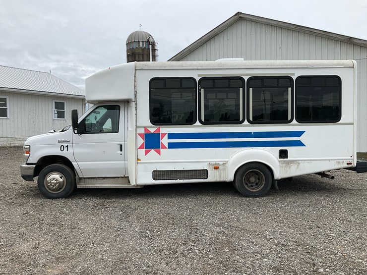 2015-ford-e450-image-2