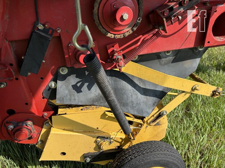 new-holland-br780-image-38