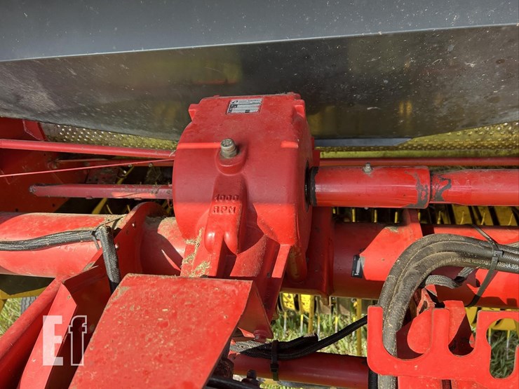 new-holland-br780-image-31