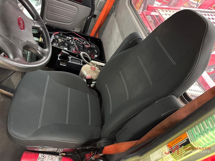 2016-peterbilt-365-image-9