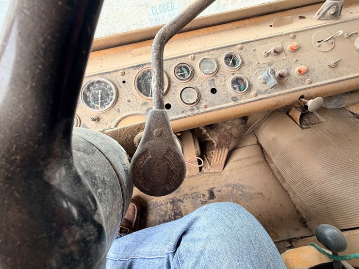 1972-caterpillar-769-image-24
