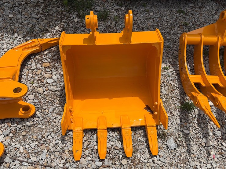 caterpillar-305-image-1