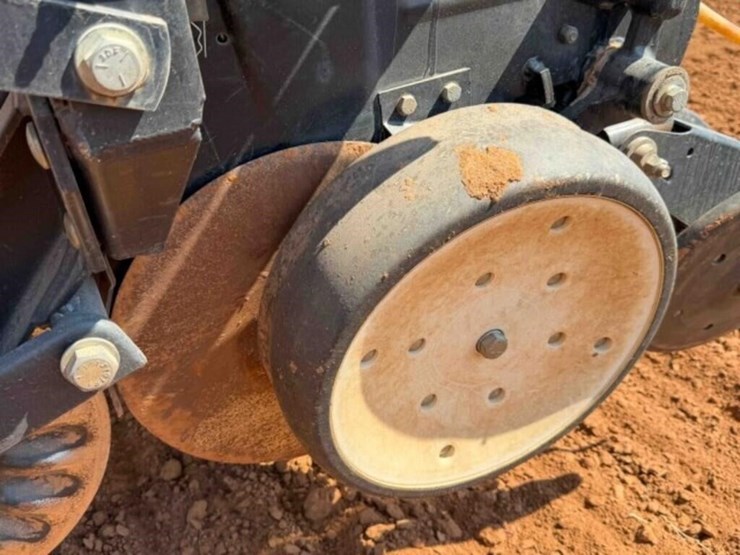 kinze-3200-image-22