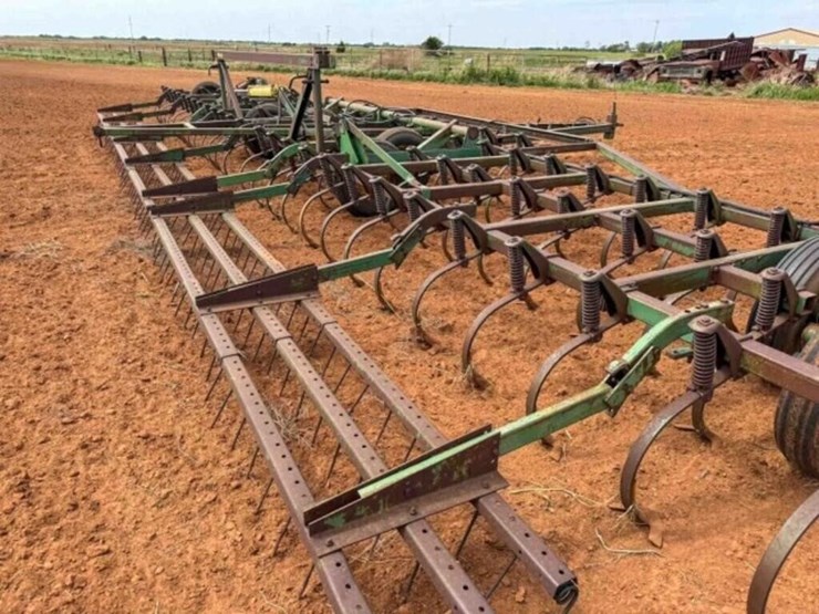 john-deere-4010-image-14