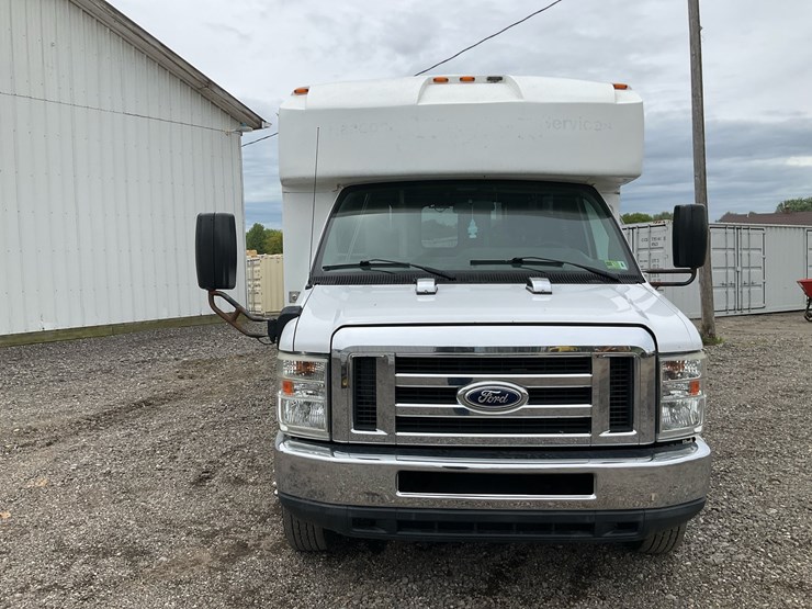 2015-ford-e450-image-8