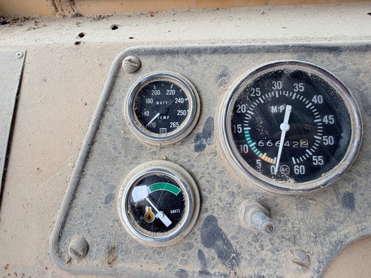 1972-caterpillar-769-image-26