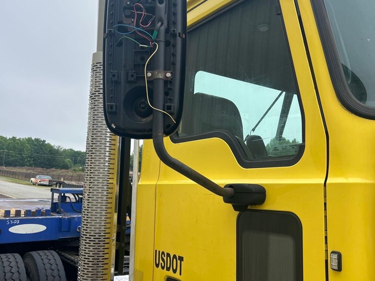2015-mack-chu613-pinnacle-t/a-day-cab-truck-tractor-image-22