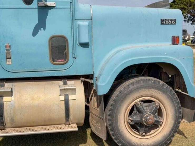 1974-international-durastar-4200-image-3
