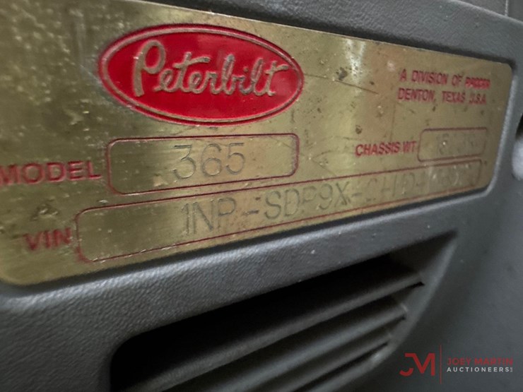 2017-peterbilt-365-image-27