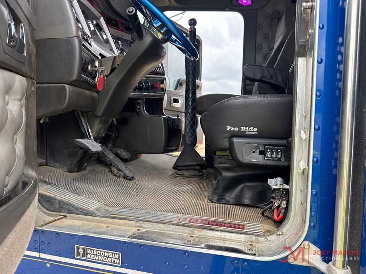2008-kenworth-w900-image-19