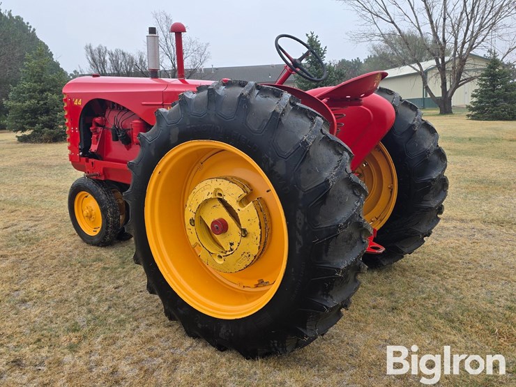 1952-massey-ferguson-44-image-7