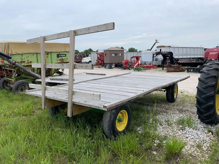 john-deere-1065-hay-rack-wagon,-10-ton-running-gear-image-4