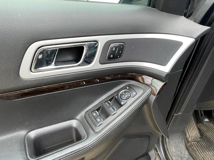 2011-ford-explorer-limited-image-23