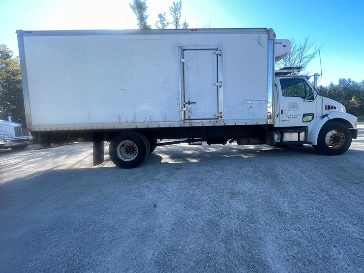 #4198-•-2005-sterling-box-truck-image-4