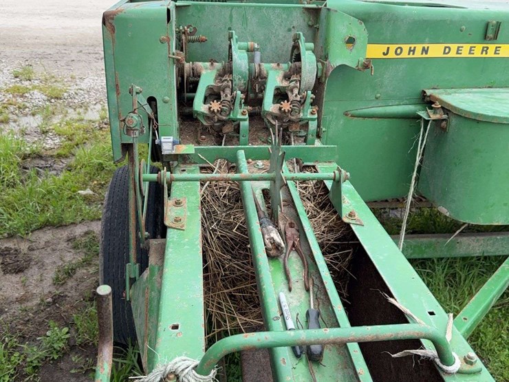 john-deere-336-image-6