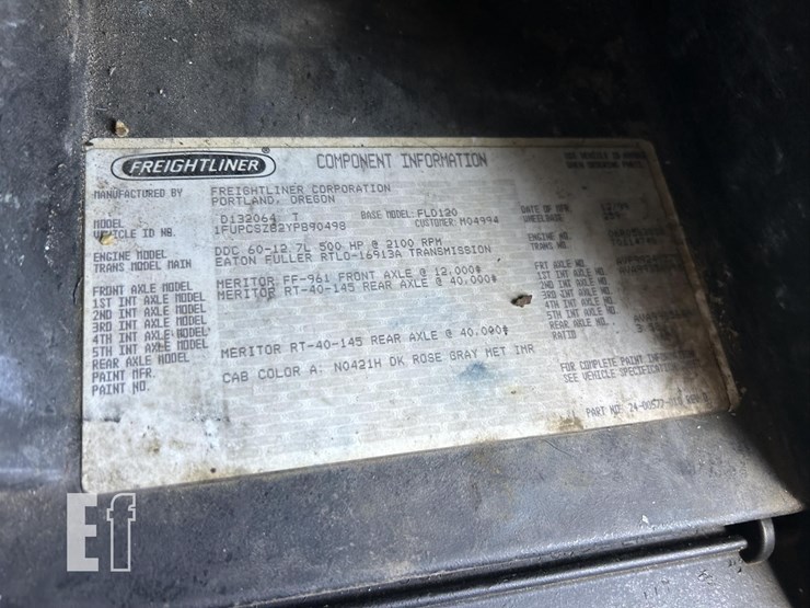 2000-freightliner-fld120-image-31