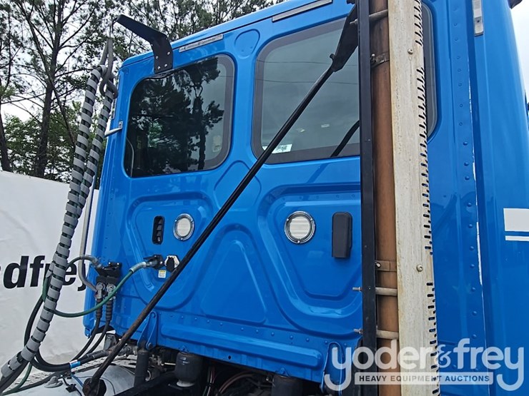 2019-freightliner-cascadia-116-image-23