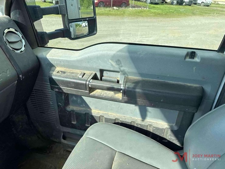 2011-ford-f550-xl-image-33