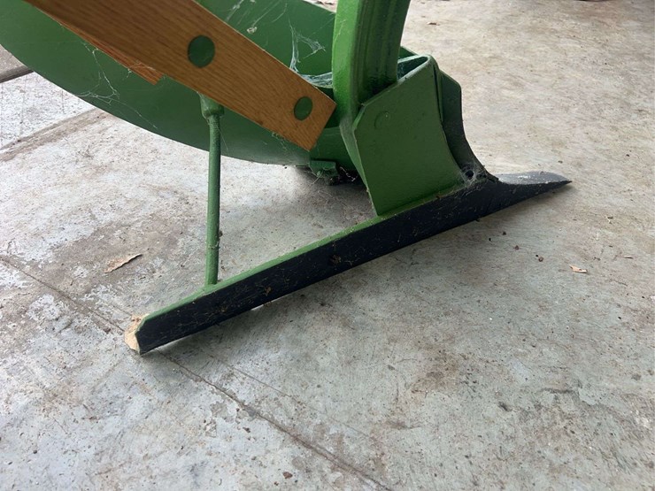 john-deere-right-hand-walking-plow-image-14