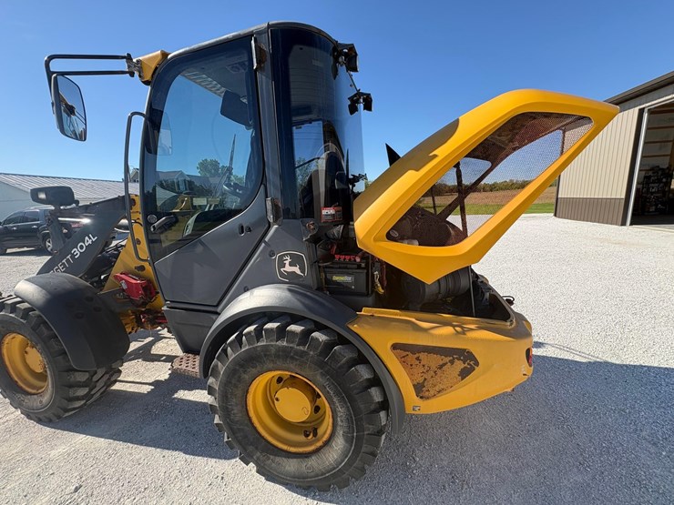 2020-deere-304l-image-6