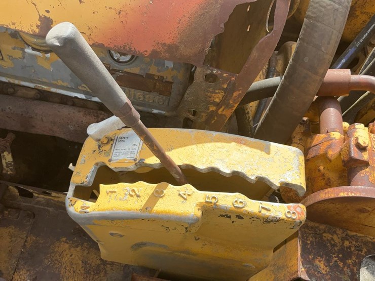 caterpillar-621-image-22
