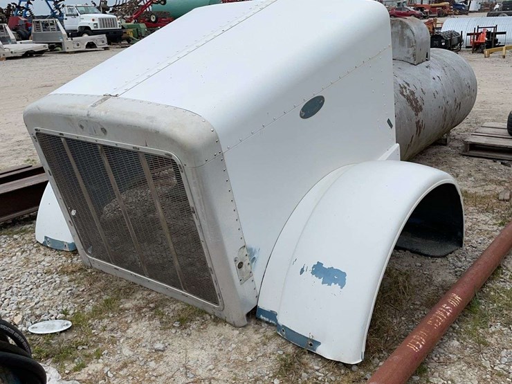 2004-peterbilt-379-image-2