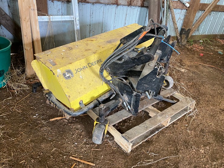 #3590-•-john-deere-quick-hitch-broom-image-1