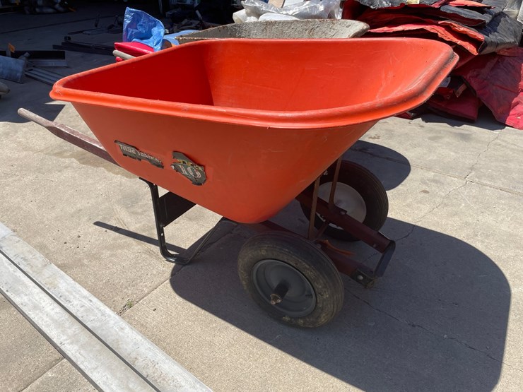 #6071-•-true-temper-wheelbarrow-image-2