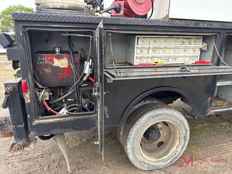 2003-gmc-c5500-service-truck-image-26