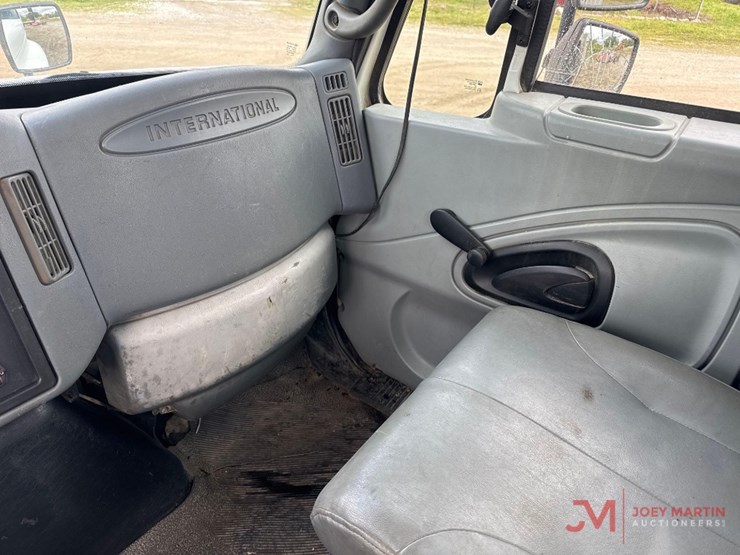 2004-international-durastar-4300-image-42