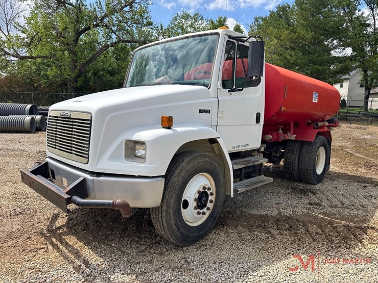 2001-freightliner-fl70-image-6