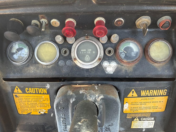 1983-john-deere-640-image-38