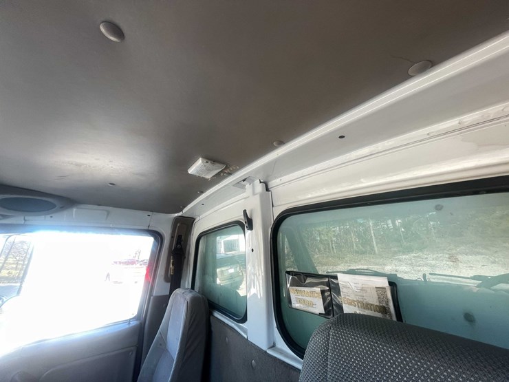 #4198-•-2005-sterling-box-truck-image-85