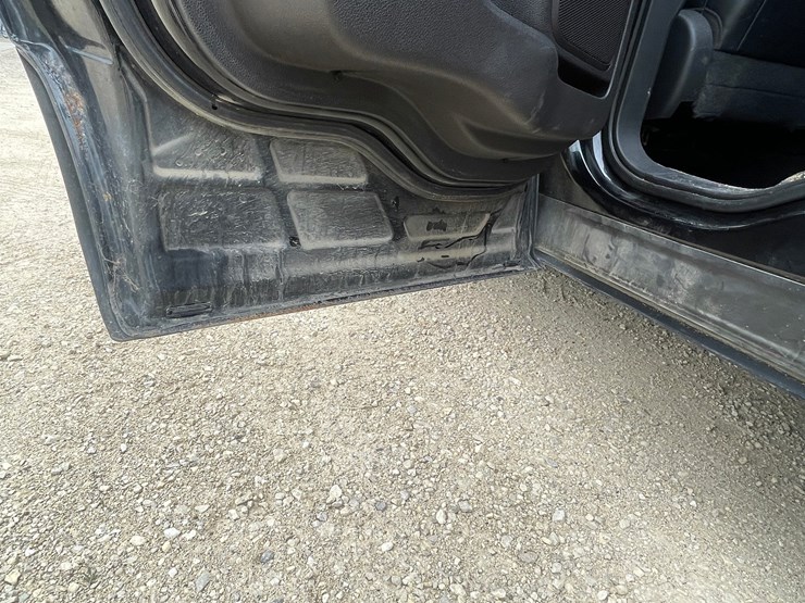 2011-ford-explorer-limited-image-36