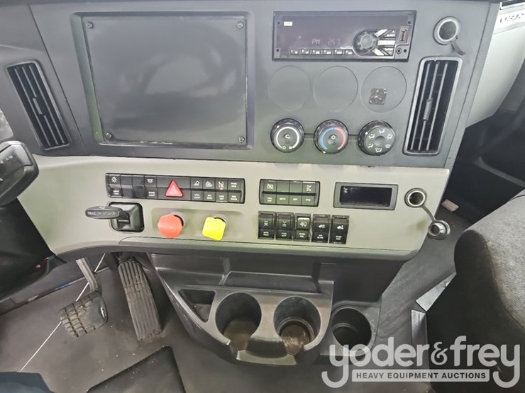 2019-freightliner-cascadia-116-image-34