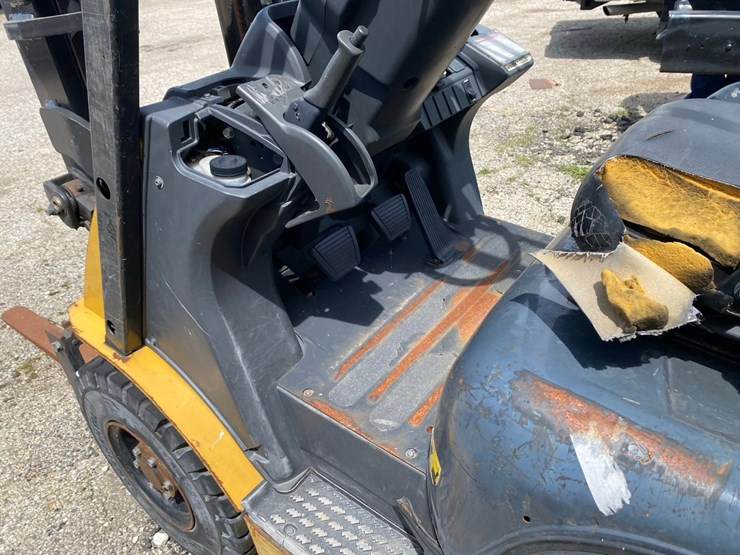 cat-gp15n-forklift-image-5