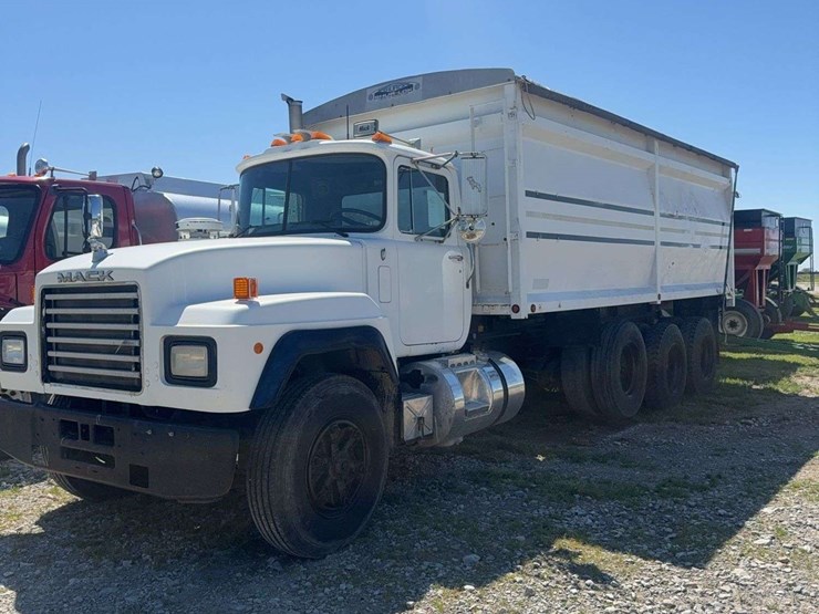 1992-mack-rd600-image-1