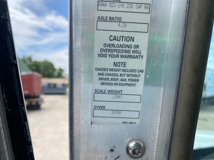 2014-kenworth-t400-single-axle-day-cab-semi-tractor-image-74