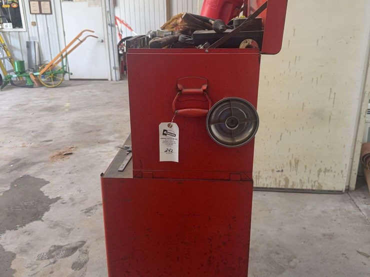 snap-on-tool-cabinet-with-assorted-tools-image-24