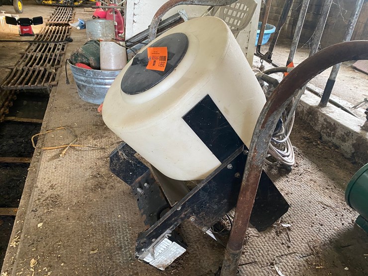 #3561-•-electric-seed-spreader-image-3
