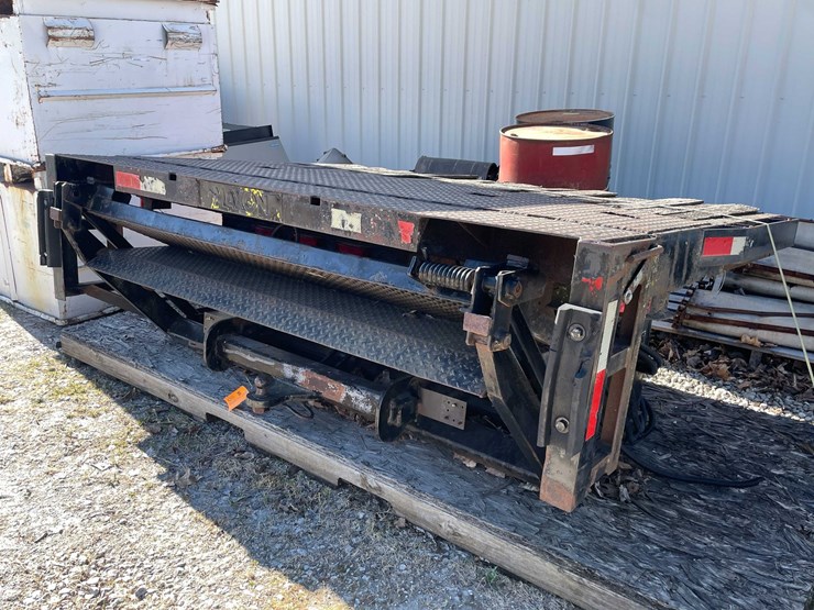 #4200-•-maxon-hydraulic-lift-gate-image-2