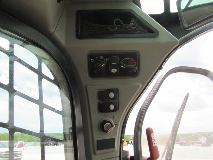 2018-caterpillar-262d-image-12