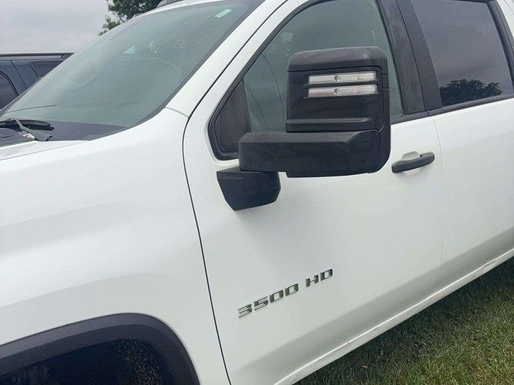 2022-chevrolet-3500-image-5