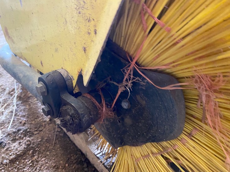 #3590-•-john-deere-quick-hitch-broom-image-9