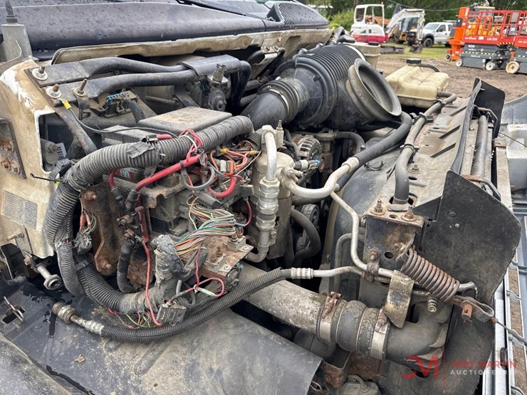 2003-gmc-c5500-service-truck-image-30