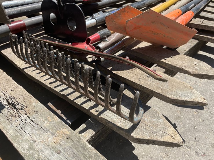 #6084-•-pallet-of-handled-tools-image-5