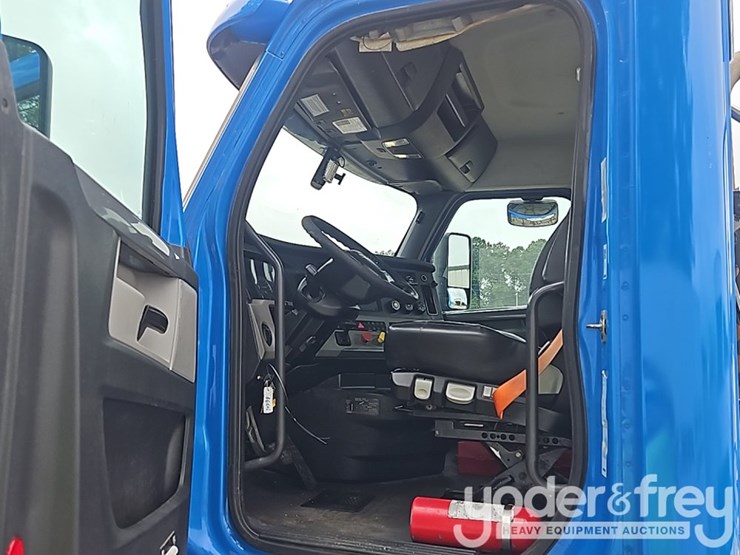 2019-freightliner-cascadia-116-image-24