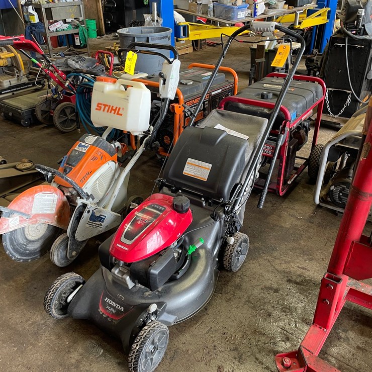 #7326 • Honda HRN 216 Push Mower